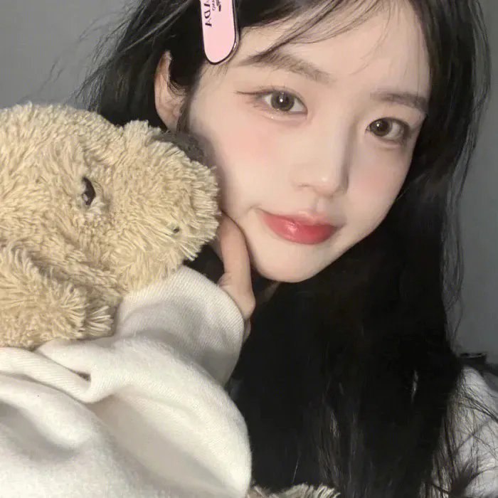 院子里的女人